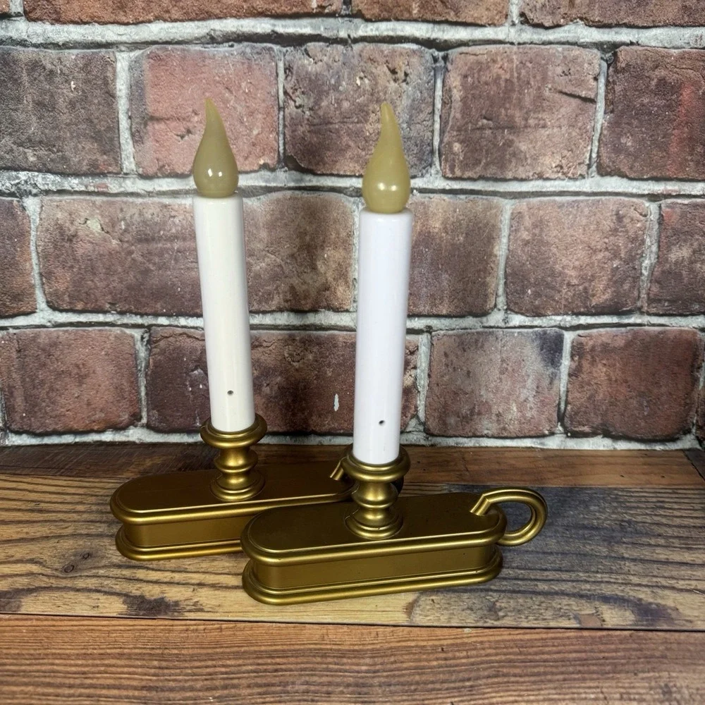 Lot Of 2 Carlon Dusk to Dawn Flickering Flame Window Candles Light Sensor Gold